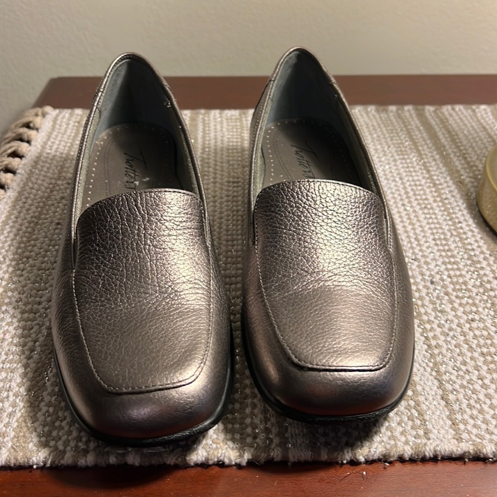 Trotters Women’s Loafers Size 7.5